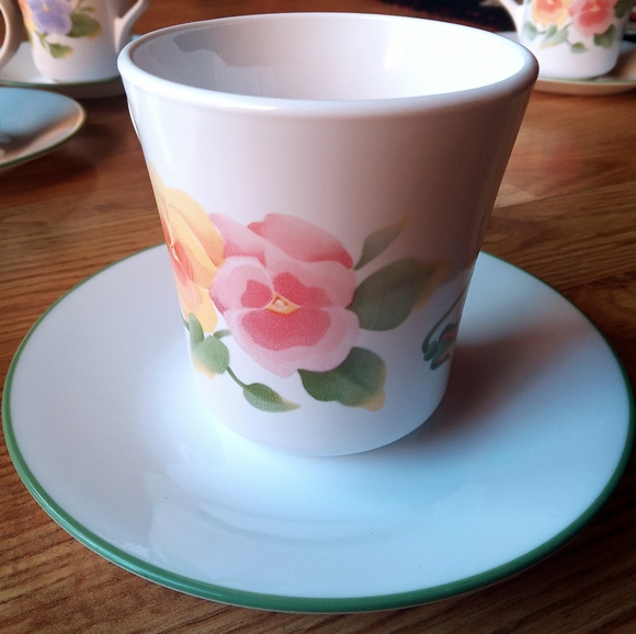 *Vintage Corning Wear, Corelle,  Summer Blush pattern, 8 cups, 8 saucers - Picture 5 of 16